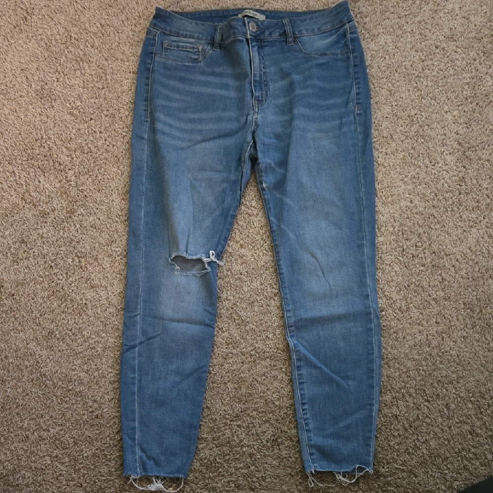 Refuge Blue Jeggings with Distressed Knee